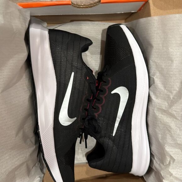 Nike Women's Black and Pink Running Shoes - Picture 2 of 10